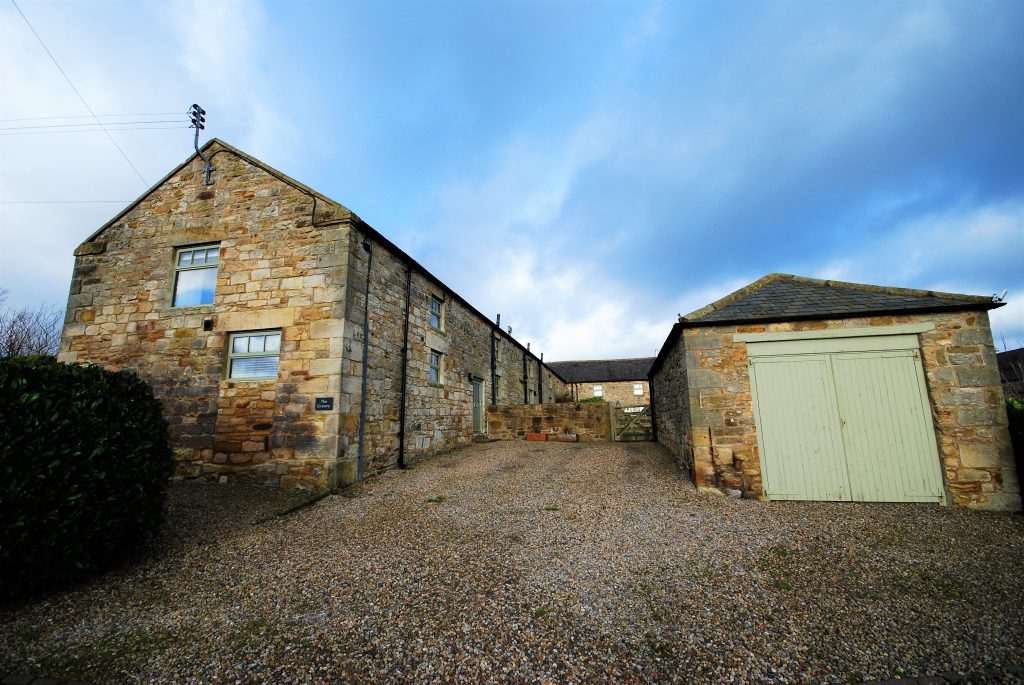 4 BEDROOM BARN CONVERSION, THE GRANARY, HUNTLAW FARM, PONTELAND