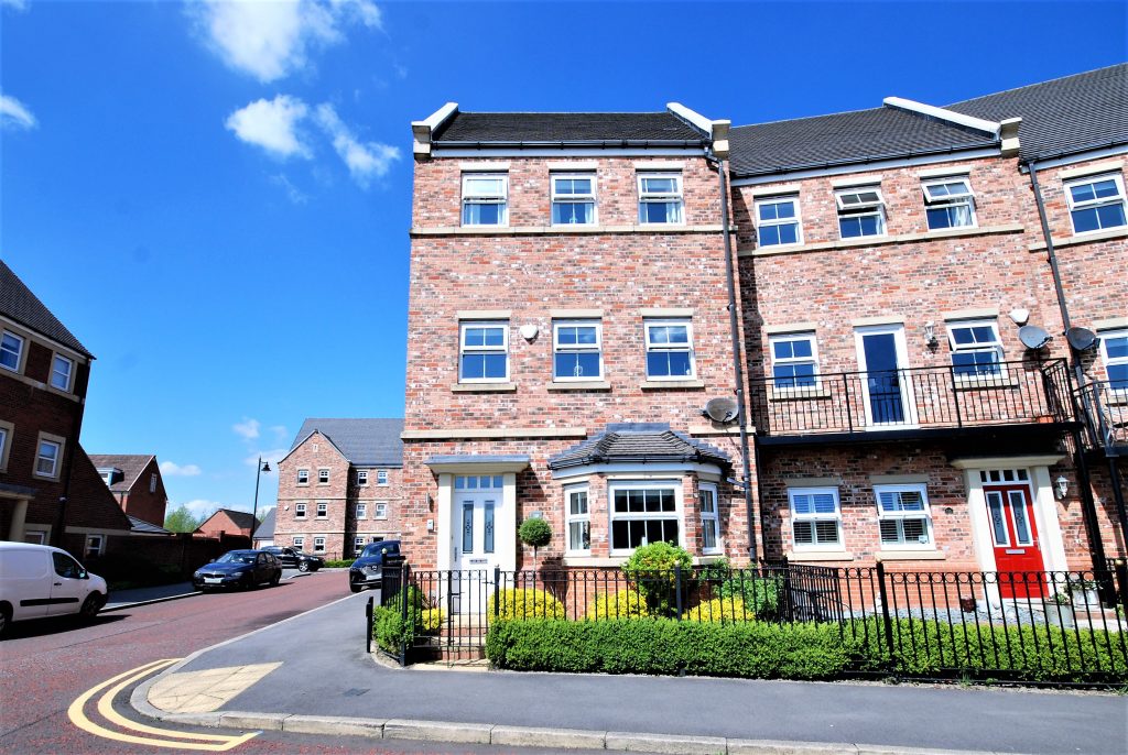 5 BEDROOM END OF TERRACE TOWNHOUSE, FEATHERSTONE GROVE, NEWCASTLE GREAT PARK