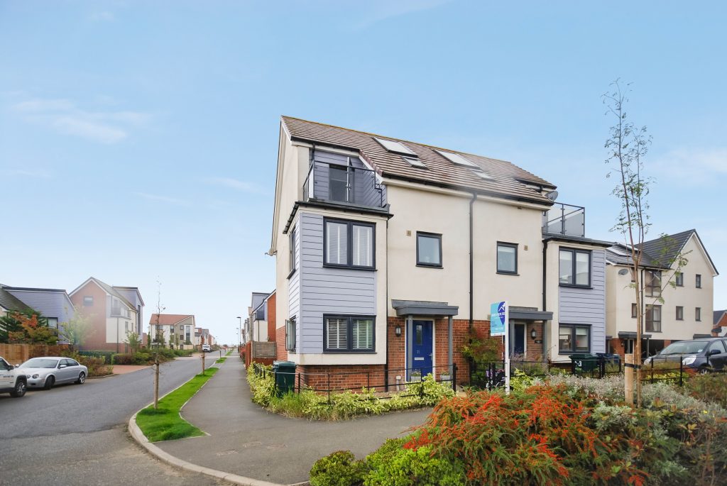 3 BEDROOM TOWNHOUSE, WAGONWAY DRIVE, NEWCASTLE GREAT PARK