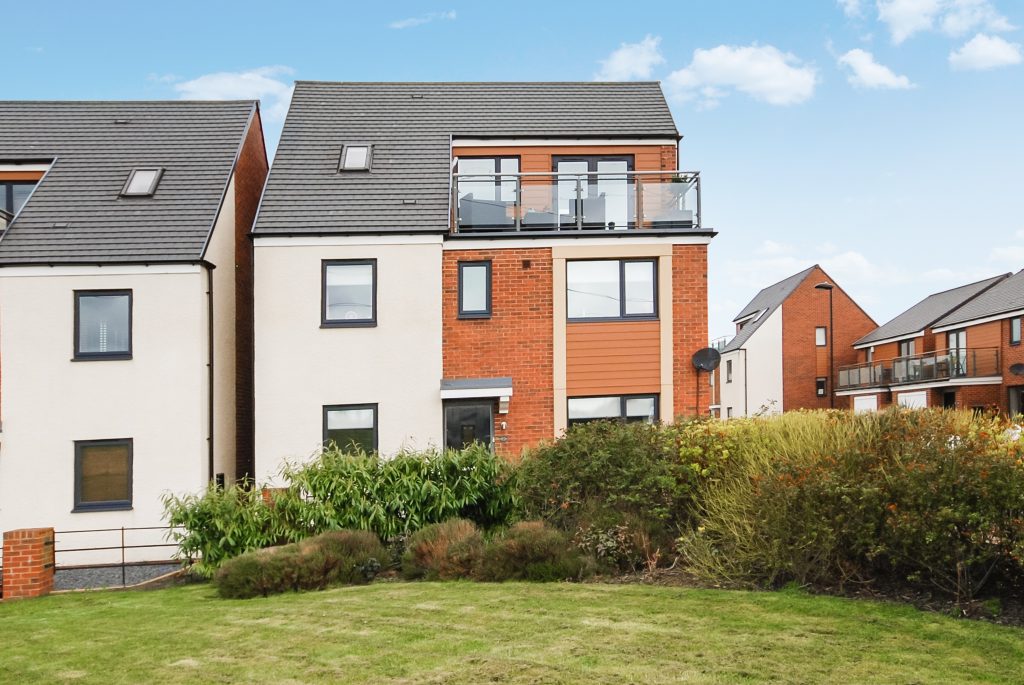 5 BEDROOM DETACHED HOUSE, PRENDWICK AVENUE, NEWCASTLE GREAT PARK
