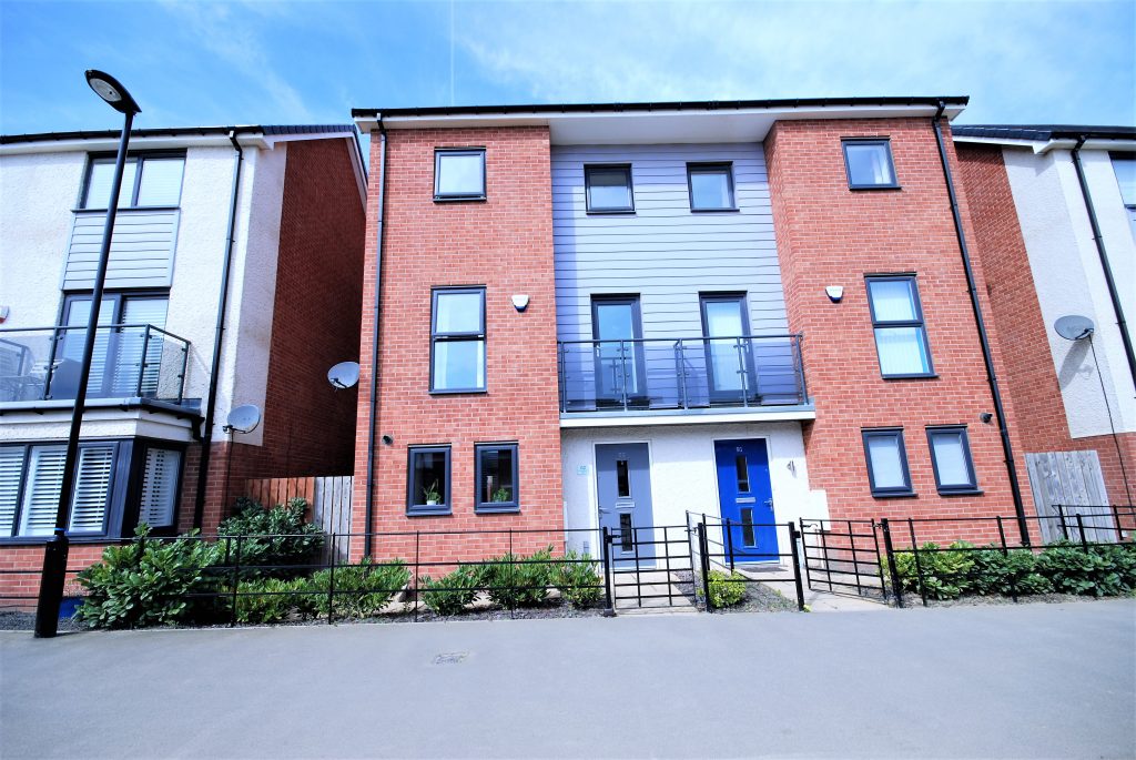 4 BEDROOM TOWNHOUSE, ROSEDEN WAY, NEWCASTLE GREAT PARK