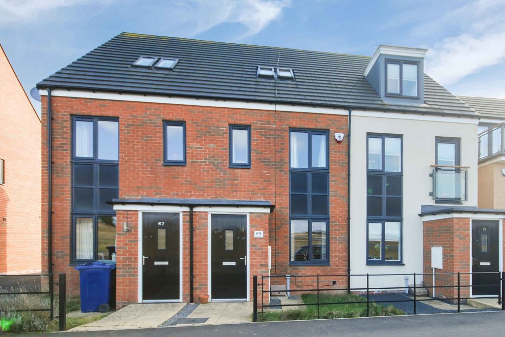 3 BEDROOM TOWNHOUSE ON ROSEDEN WAY, NEWCASTLE GREAT PARK