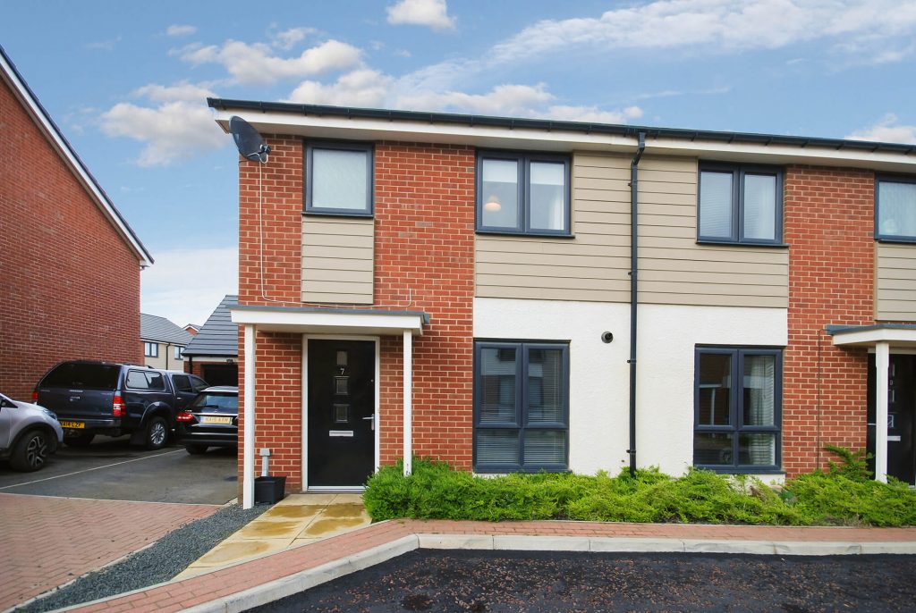 3 BEDROOM SEMI-DETACHED HOUSE LET ON HERON CRESCENT, NEWCASTLE GREAT PARK