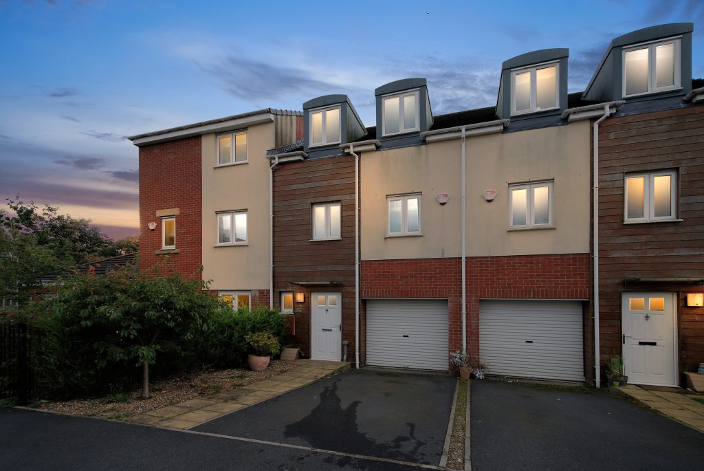 4 BEDROOM TOWNHOUSE WHITE SWAN CLOSE, KILLINGWORTH