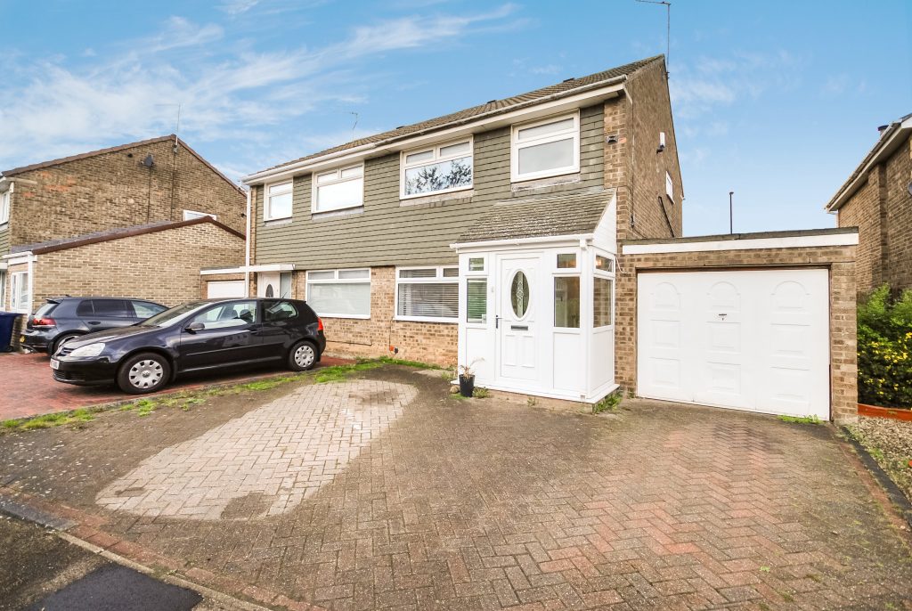 3 BEDROOM SEMI-DETACHED HOUSE ON ESHER COURT, KINGSTON PARK