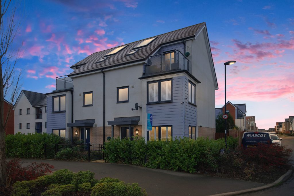 2ND SALE, 3 BEDROOM TOWN HOUSE ON WAGONWAY DRIVE, NEWCASTLE GREAT PARK