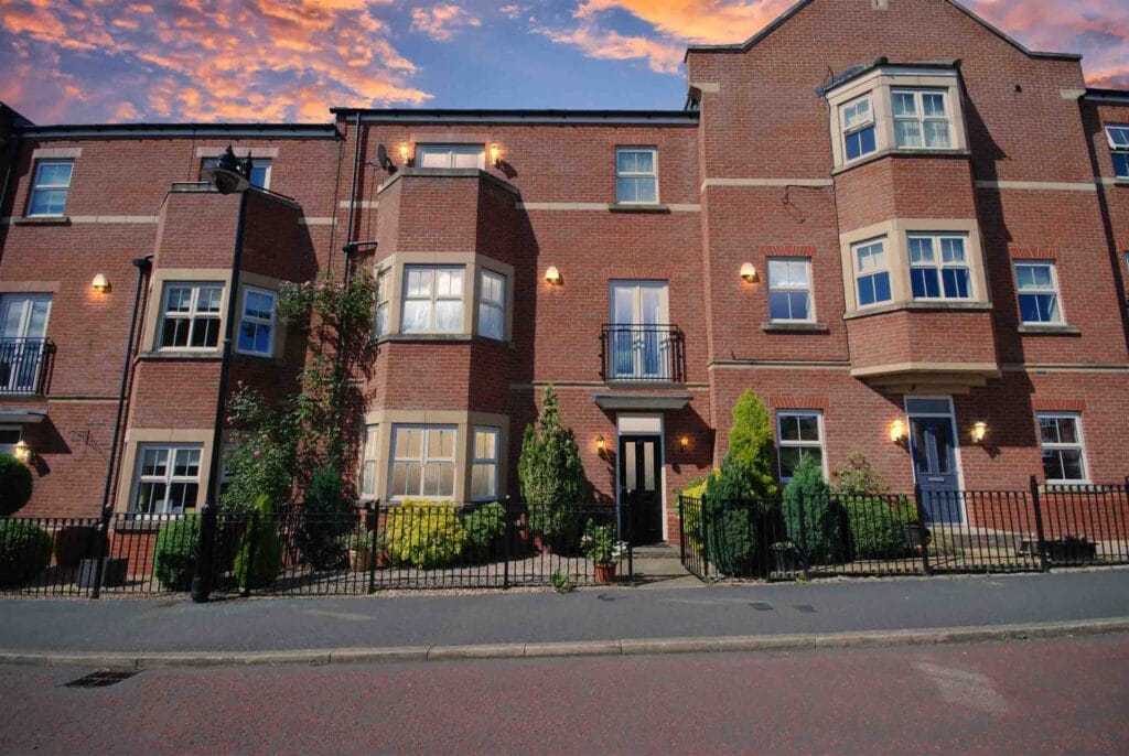 5 BEDROOM HOUSE SOLD ON FEATHERSTONE GROVE, MELBURY