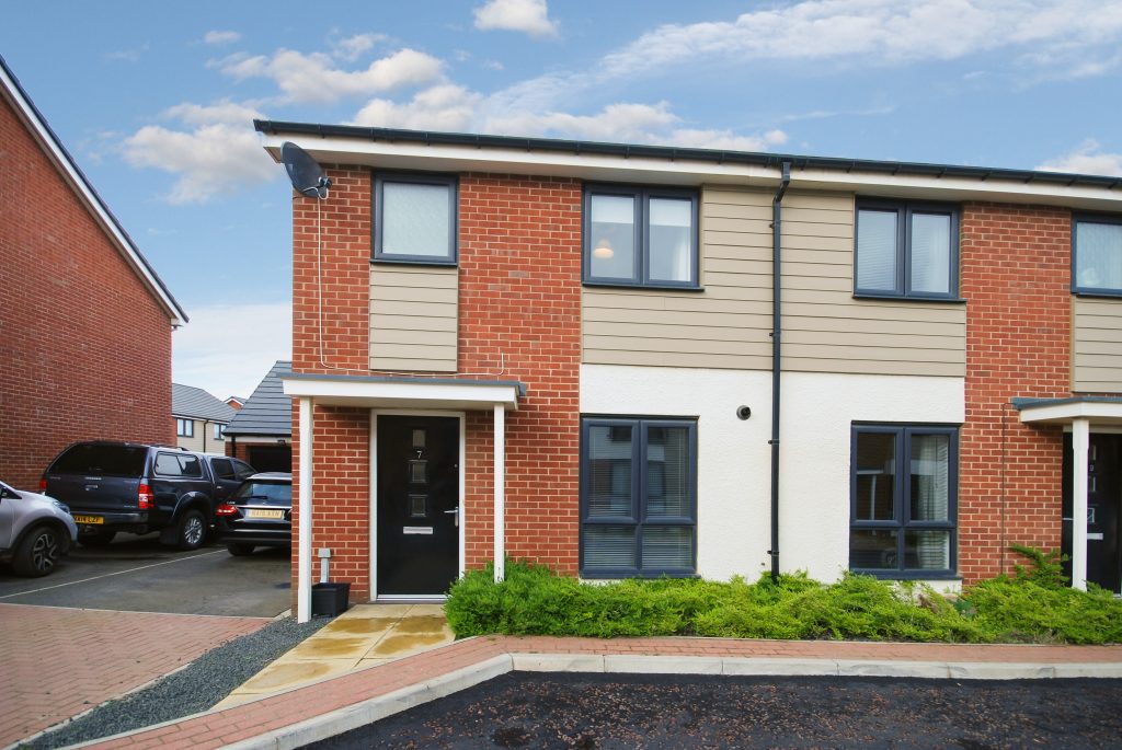 3 BEDROOM SEMI-DETACHED FURNISHED HOUSE LET ON BRIDGET GARDENS, NEWCASTLE GREAT PARK