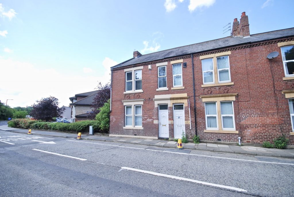 2 BEDROOM END-TERRACE HOUSE ON KILLINGWORTH ROAD, SOUTH GOSFORTH