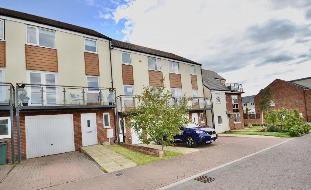 4 BEDROOM TOWN HOUSE SOLD ON BOWDEN CLOSE, NEWCASTLE GREAT PARK
