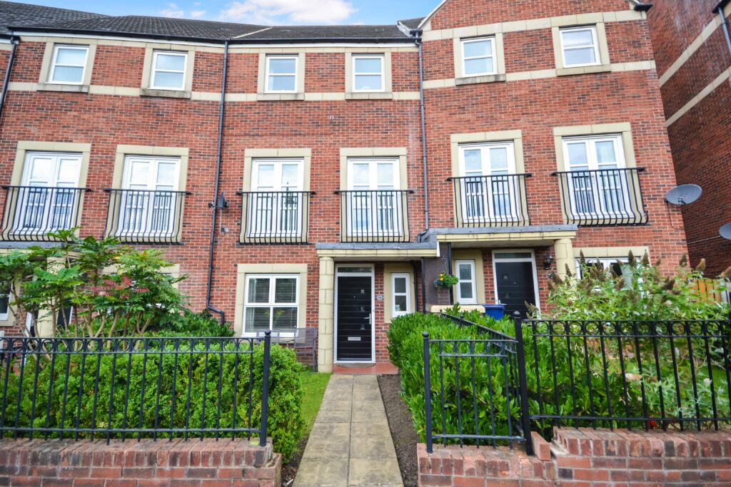 4 BEDROOM TOWNHOUSE SOLD ON FEATHERSTONE GROVE, MELBURY