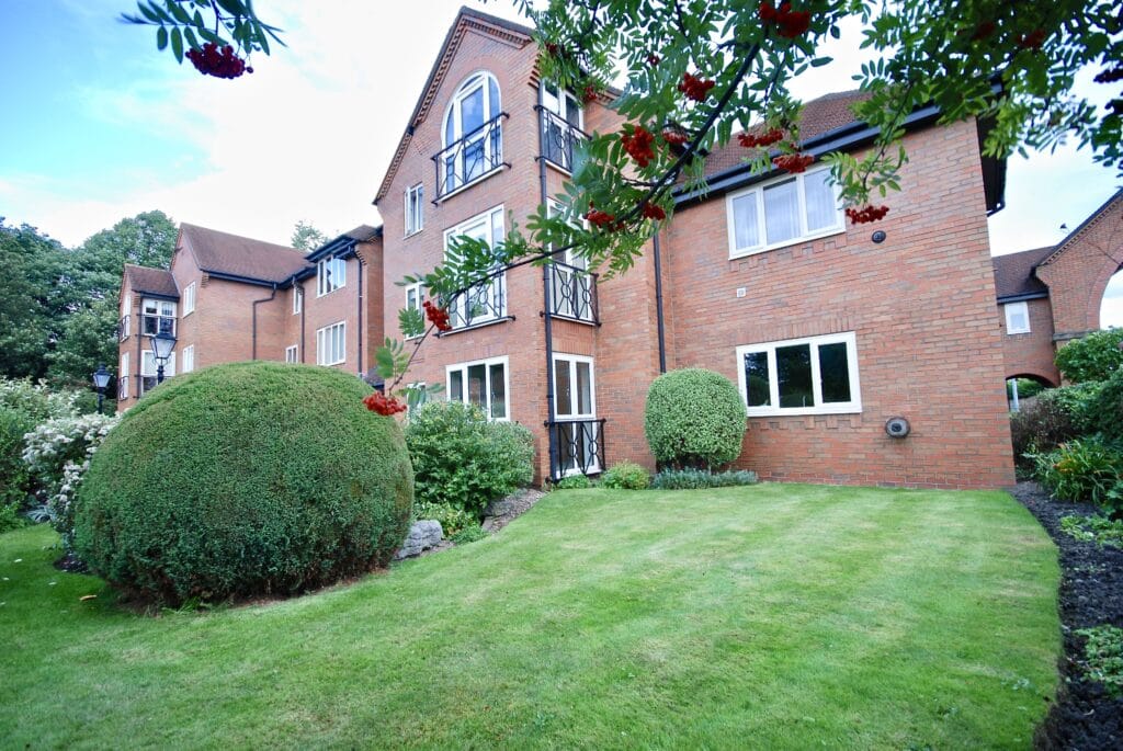 3 BEDROOM APARTMENT SOLD ON GREYSTOKE PARK, GOSFORTH