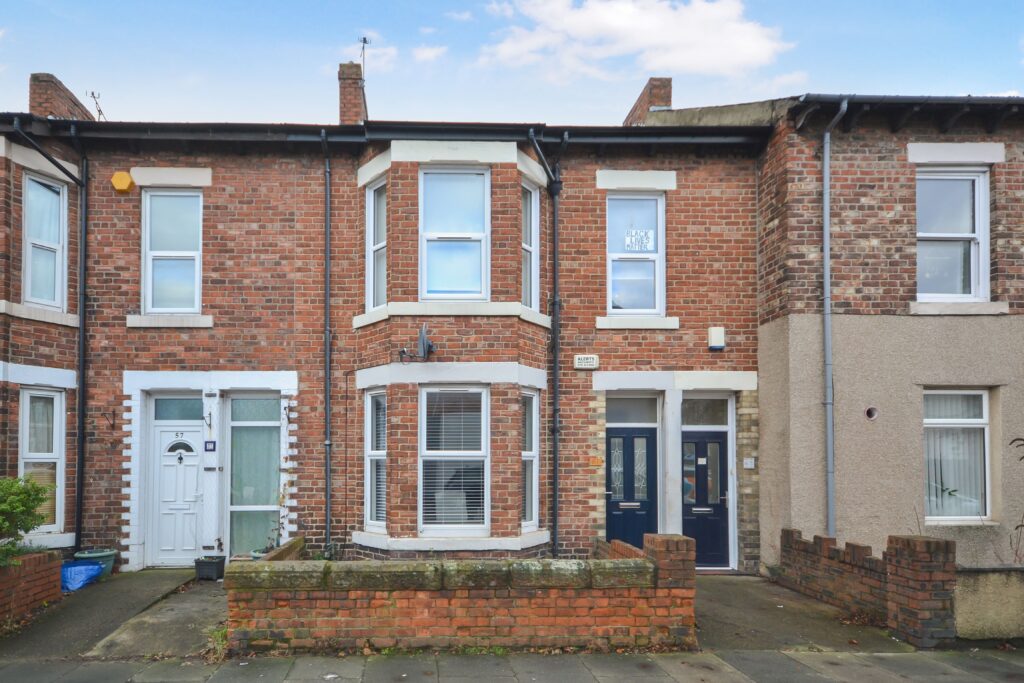 2 BEDROOM GROUND FLOOR APARTMENT SOLD ON STRATFORD ROAD, HEATON