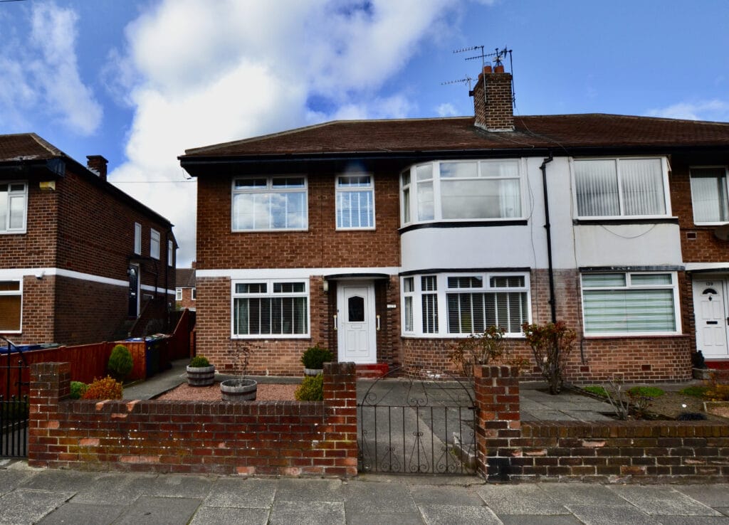 2 BEDROOM FIRST FLOOR FLAT SOLD ON GREAT NORTH ROAD, GOSFORTH