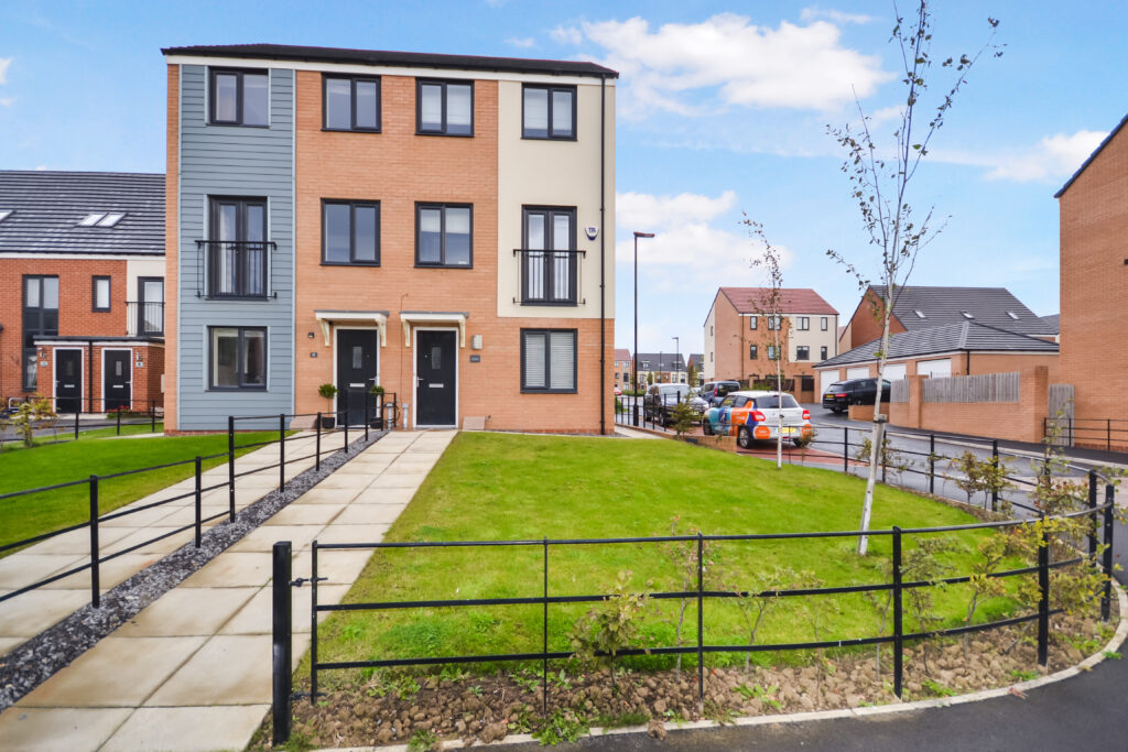 3 BEDROOM HOUSE LET ON ELMWOOD PARK MEWS, NEWCASTLE GREAT PARK