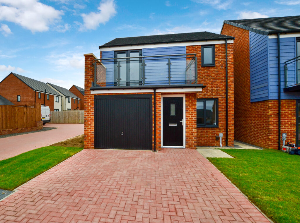 3 BEDROOM HOUSE LET BY BIRD HOUSE ON ROSEDEN WAY
