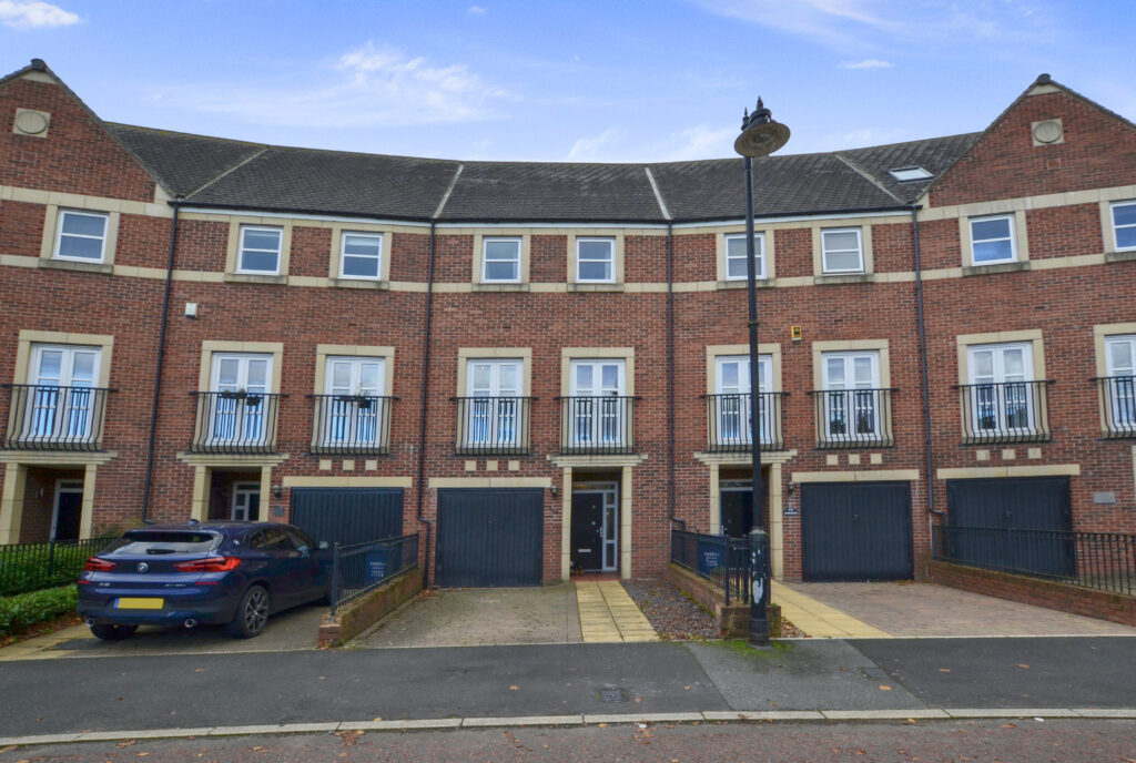 4 BEDROOM TOWNHOUSE SOLD ON FEATHERSTONE GROVE, NEWCASTLE GREAT PARK