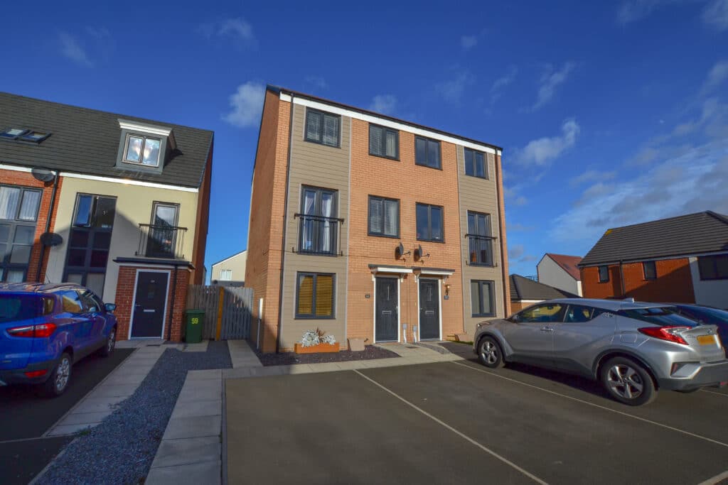 3 BEDROOM TOWNHOUSE SOLD ON ELMWOOD PARK GARDENS, NEWCASTLE GREAT PARK