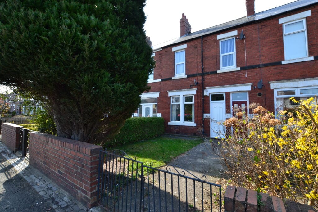 1 BEDROOM FLAT LET ON EAST VIEW, WIDEOPEN