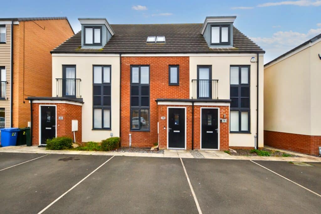3 BEDROOM TOWNHOUSE SOLD ON ELMWOOD PARK GARDENS, GREAT PARK